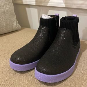 Brand new girls ankle boots size 4 lands and.